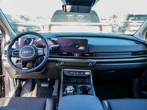 New 2025 Kia Carnival SX w/ SX Dark Edition Package image 29