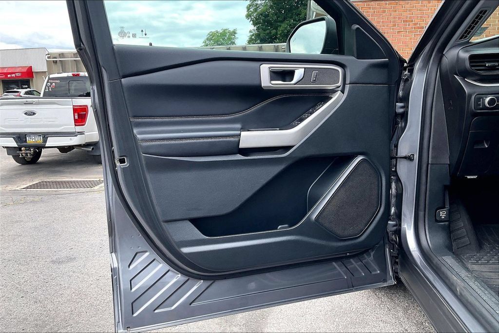 Used 2021 Ford Explorer XLT AWD/4WD image 22