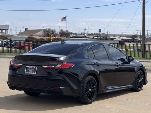Used 2025 Toyota Camry SE image 4
