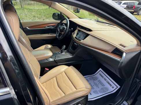 Used 2017 Cadillac XT5 Platinum AWD/4WD image 17