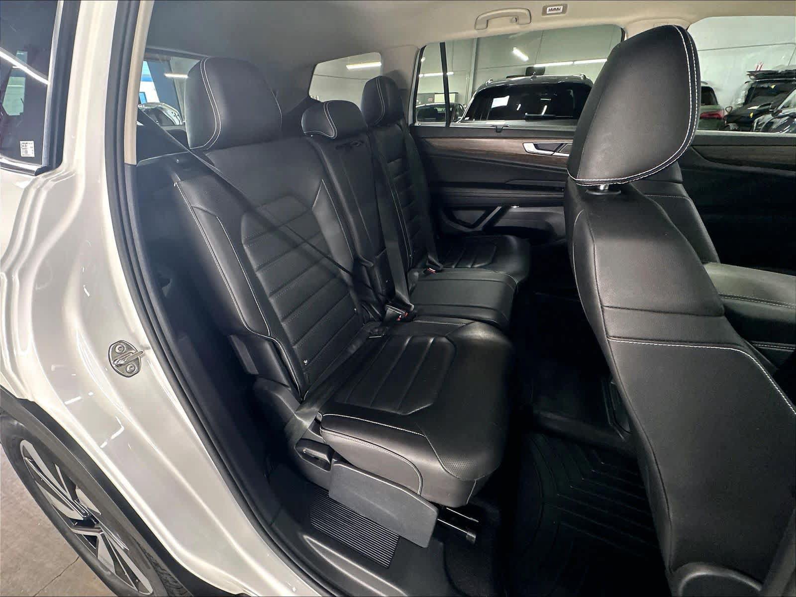 Used 2025 Volkswagen Atlas SEL AWD/4WD image 29