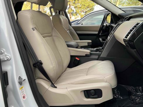 Used 2020 Land Rover Discovery Landmark image 33