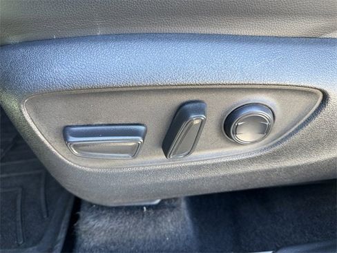 Certified 2024 Toyota Highlander XLE image 28