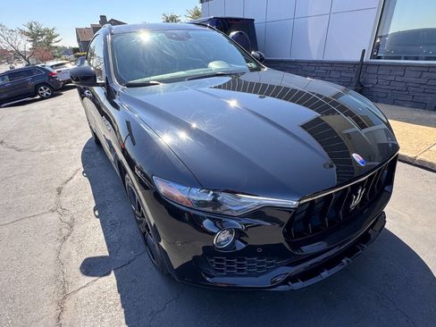 Used 2019 Maserati Levante image 11
