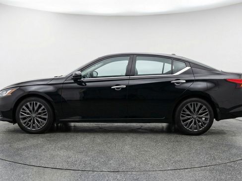 Used 2025 Nissan Altima 2.5 SV FWD image 5