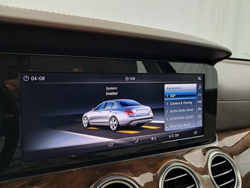 Used 2018 Mercedes-Benz E 300 4MATIC image 18