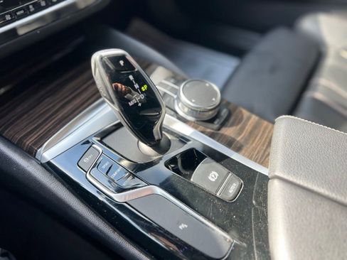 Used 2019 BMW 530i w/ Convenience Package image 23