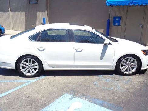 Used 2018 Volkswagen Passat 2.0T SE FWD image 10