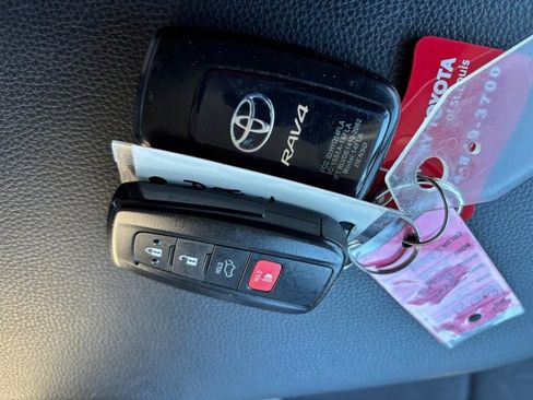 Used 2023 Toyota RAV4 XLE image 7