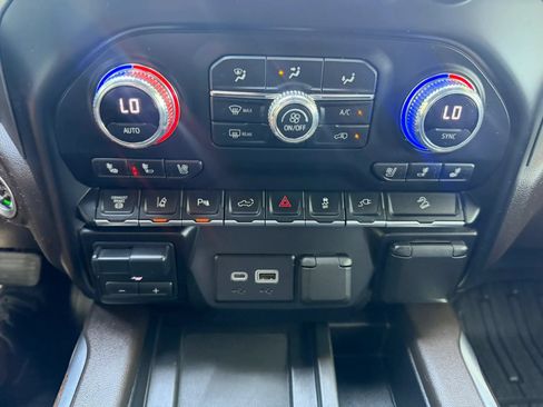 Used 2023 GMC Sierra 2500 Denali w/ Technology Package AWD/4WD image 17