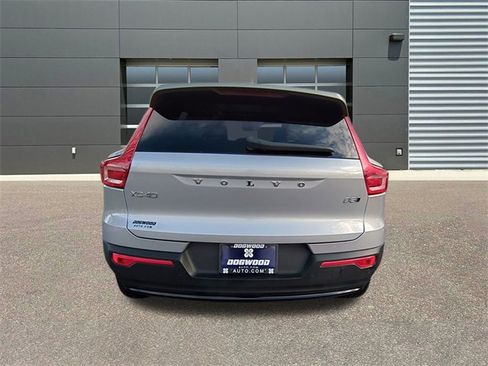 Used 2025 Volvo XC40 B5 Plus image 4