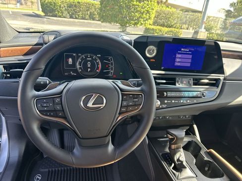 Used 2025 Lexus ES 350 w/ Premium Package image 21