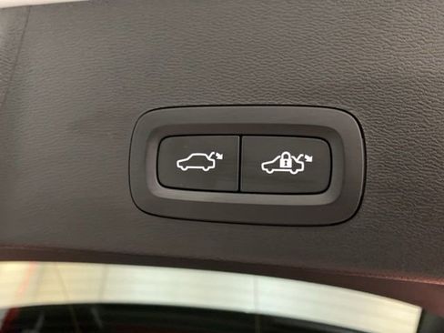 Used 2025 Volvo XC40 B5 Core AWD/4WD image 10