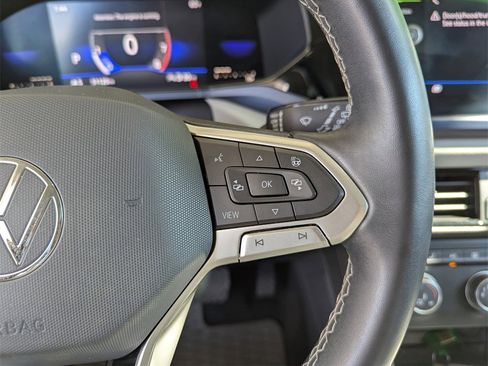 Certified 2022 Volkswagen Taos SE w/ Panoramic Sunroof Package image 23