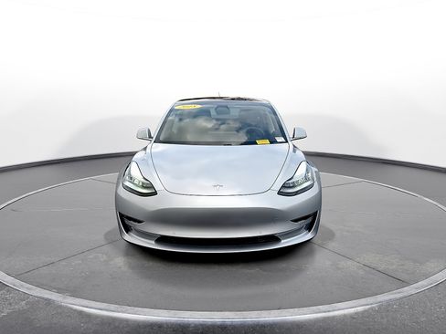 Used 2018 Tesla Model 3 Mid Range RWD image 3