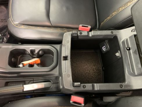 Used 2022 Jeep Wrangler Unlimited Sahara AWD/4WD image 28
