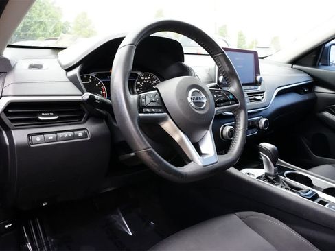 Used 2022 Nissan Altima 2.5 SV w/ SV Premium Package image 16