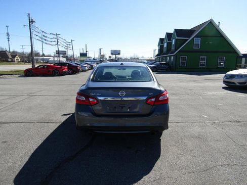 Used 2017 Nissan Altima 2.5 SV w/ Convenience Package image 6