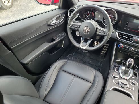 Used 2023 Alfa Romeo Giulia Sprint RWD image 12