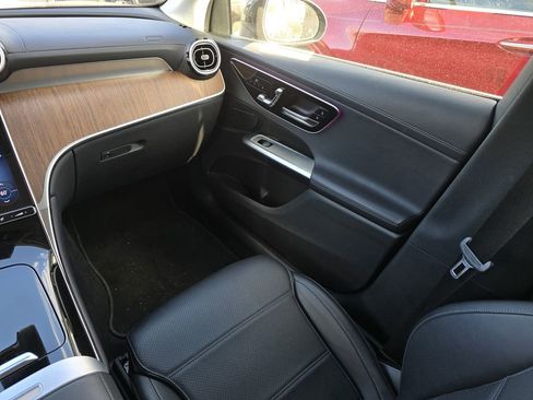 Used 2024 Mercedes-Benz GLC 300 image 17