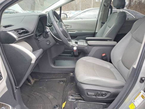 Used 2024 Toyota Sienna Limited AWD/4WD image 6
