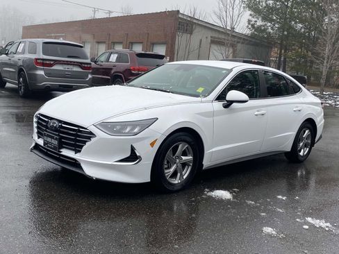 Used 2021 Hyundai Sonata SE w/ Preferred Accessory Package image 3