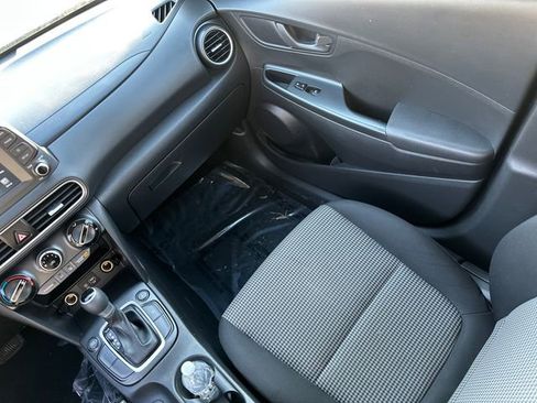 Used 2018 Hyundai Kona SE image 19