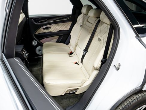 Used 2021 Bentley Bentayga V8 First Edition w/ First Edition Specification image 41