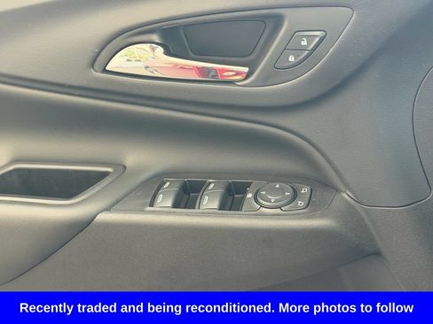 Used 2019 Chevrolet Equinox LT FWD image 25