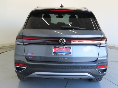 New 2026 Volkswagen Taos SE FWD image 5