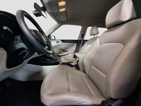 Used 2023 Kia Soul LX w/ LX Technology Package FWD image 21