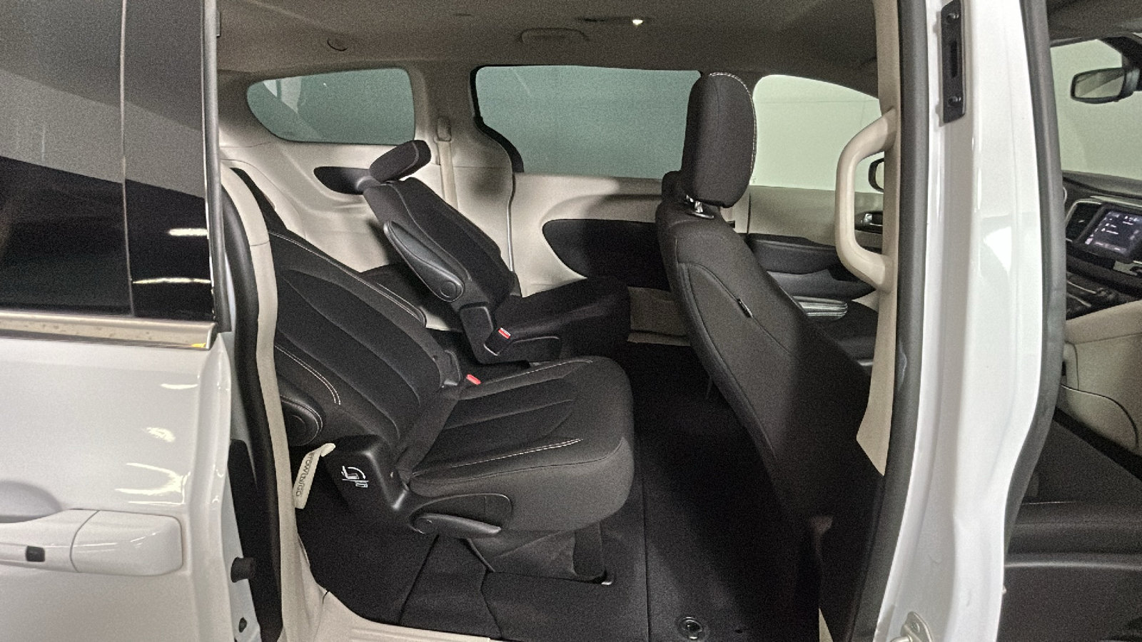 Used 2024 Chrysler Voyager LX FWD image 34