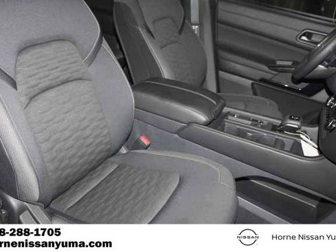 Certified 2025 Nissan Pathfinder S image 6