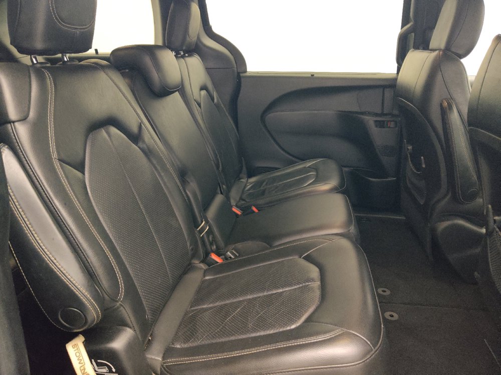Used 2019 Chrysler Pacifica Touring-L w/ Advanced Safetytec Group FWD image 21