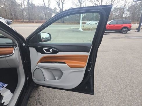 Used 2022 Jeep Compass Limited image 27