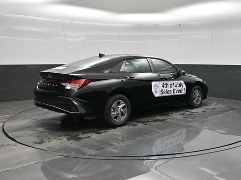 New 2026 Hyundai Elantra SE FWD image 7