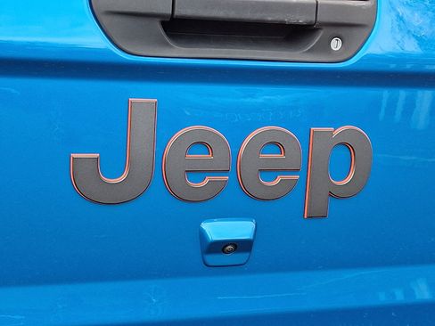 Used 2021 Jeep Gladiator Mojave image 16