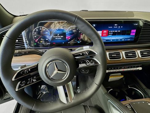 New 2025 Mercedes-Benz GLS 580 4MATIC image 11