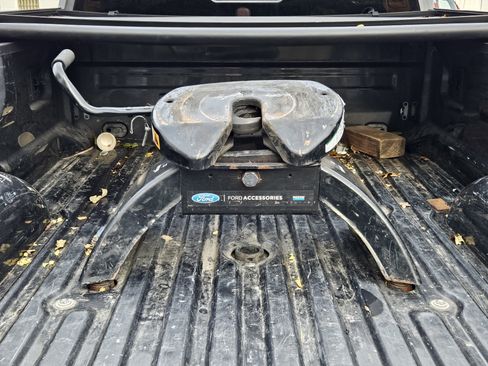 Used 2017 Ford F350 Lariat w/ Chrome Package image 8