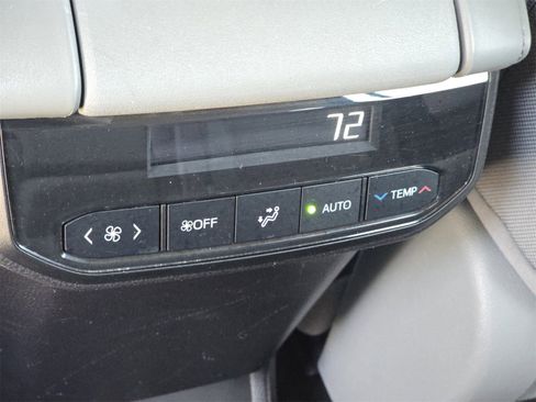 Used 2021 Toyota Highlander LE image 17