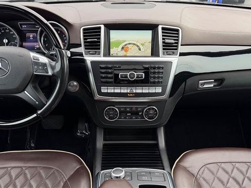 Used 2016 Mercedes-Benz GL 550 4MATIC image 27