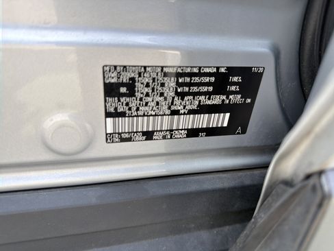 Used 2021 Toyota RAV4 XLE Premium image 35