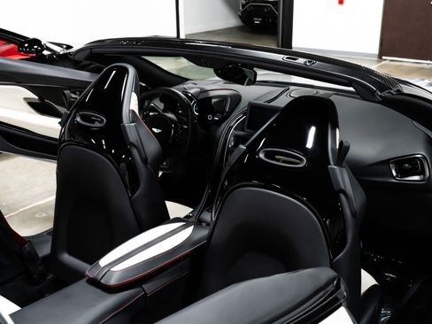 Used 2023 Aston Martin DBS Volante image 30