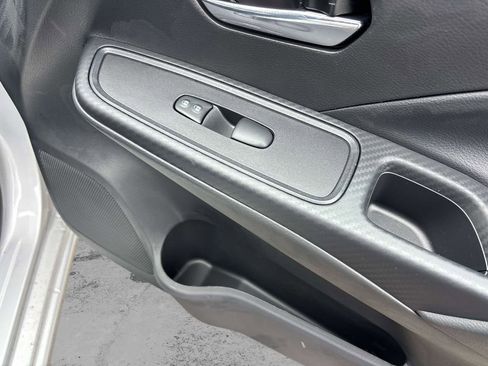 Used 2025 Nissan Versa SV w/ Trunk Package image 17