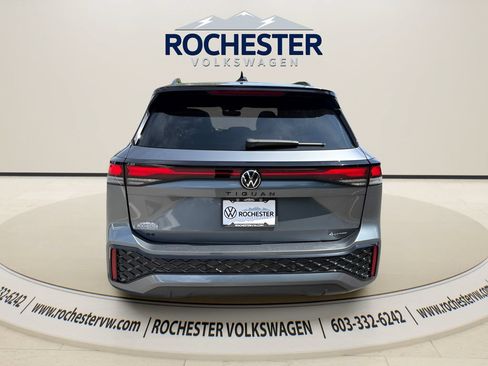 Used 2025 Volkswagen Tiguan SE R-Line AWD/4WD image 5