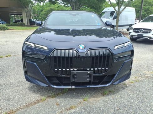 Used 2024 BMW 760i xDrive w/ Premium Package AWD/4WD image 2