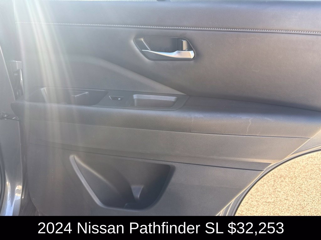 Used 2024 Nissan Pathfinder SL AWD/4WD image 24