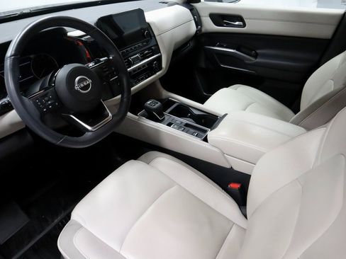 Used 2024 Nissan Pathfinder SL image 25