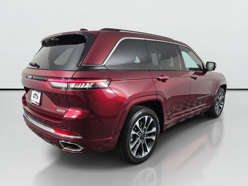 Used 2023 Jeep Grand Cherokee Overland w/ Luxury Tech Group IV AWD/4WD image 3