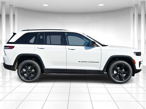 New 2025 Jeep Grand Cherokee Limited image 2